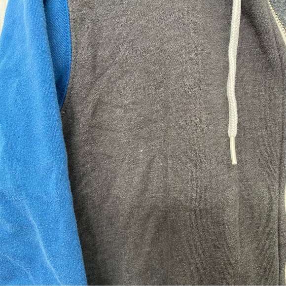 Great condition! Vans Off The Wall zip up hoodie with pockets! - Picture 4 of 4